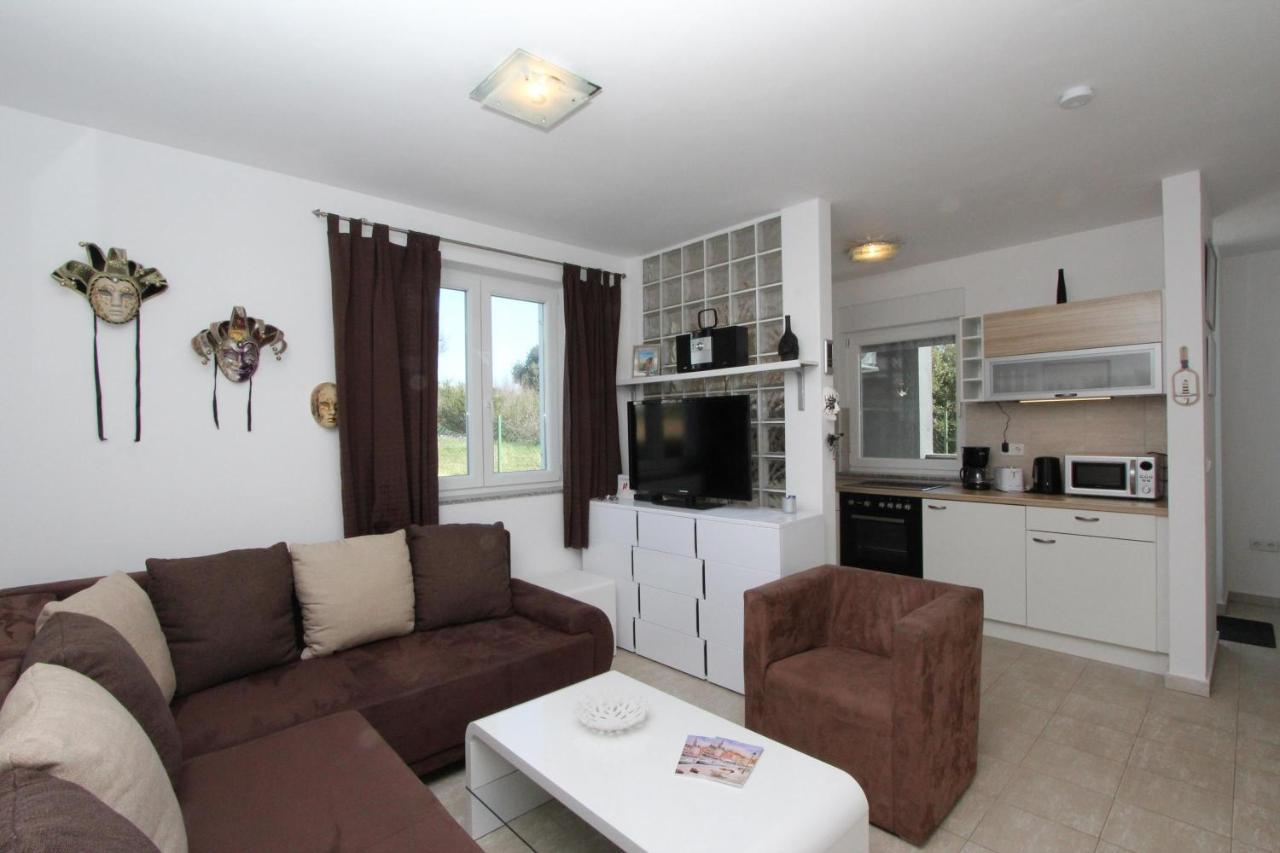 Adi Apartma *