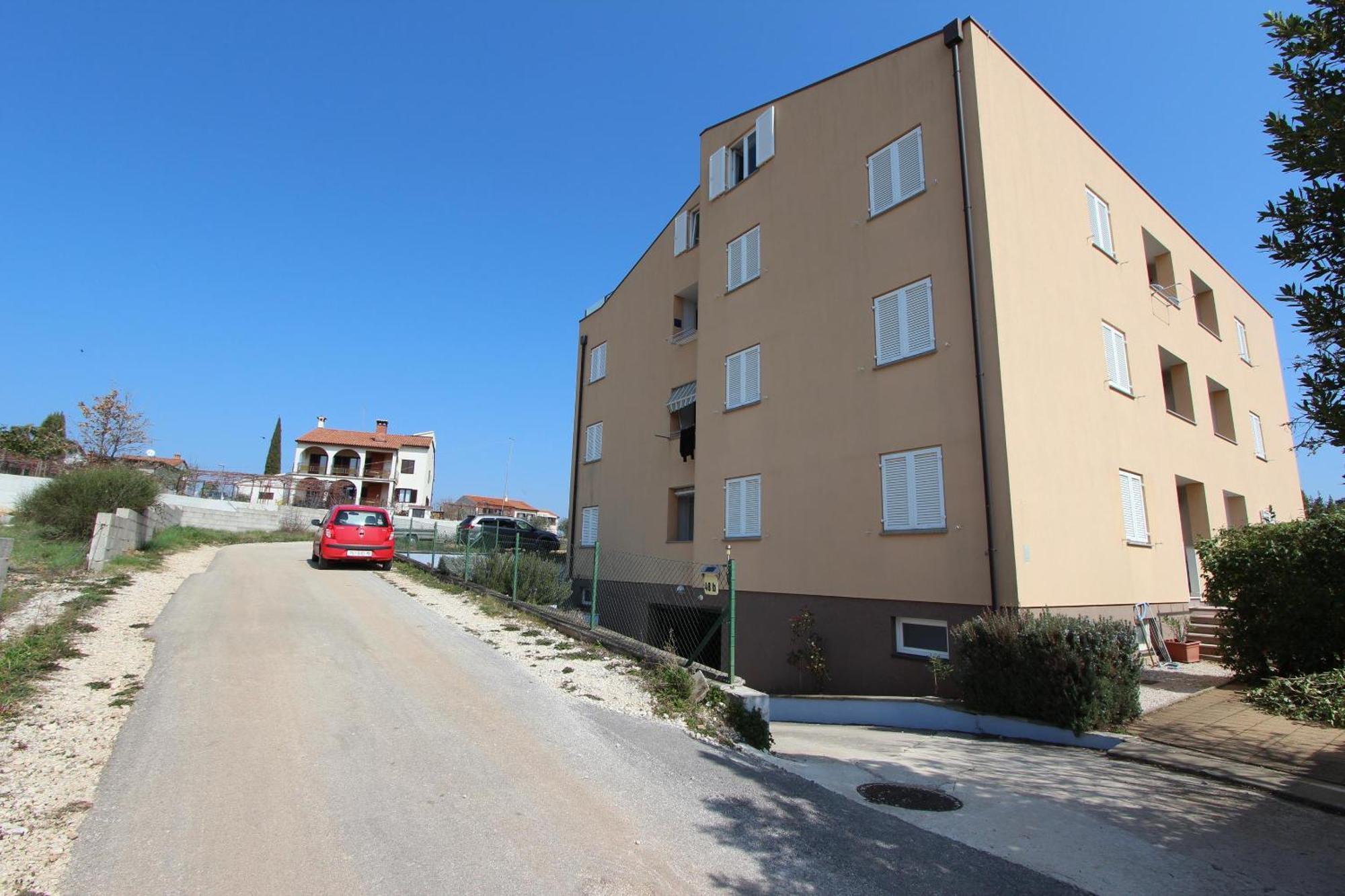 Apartma Adi